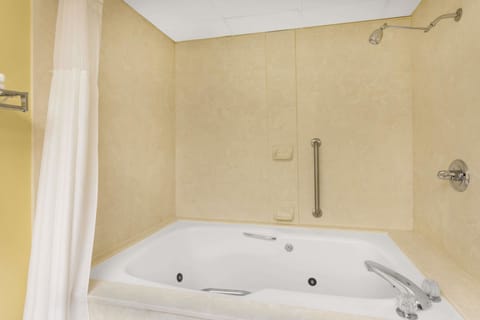 Suite, 1 King Bed, Non Smoking | Bathroom | Combined shower/tub, free toiletries, hair dryer, towels