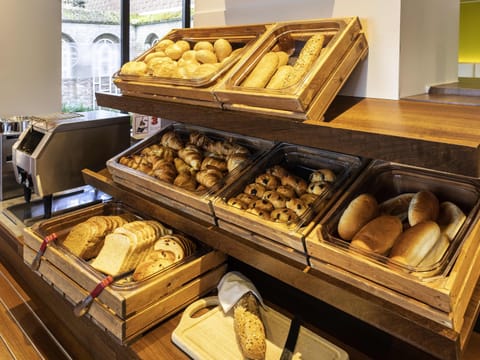 Daily buffet breakfast (EUR 17 per person)