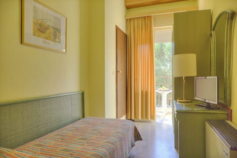 In-room safe, free WiFi, bed sheets