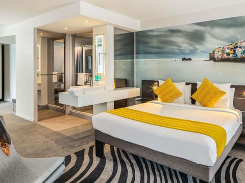 Suite, 1 Queen Bed with Sofa bed | Bathroom | Eco-friendly toiletries, hair dryer, towels