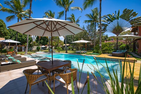 Outdoor pool, pool umbrellas, sun loungers