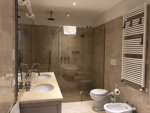 Deluxe Triple Room | 1 bedroom, down comforters, minibar, in-room safe