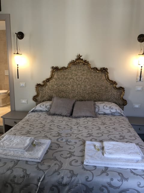 Double Room | 1 bedroom, down comforters, minibar, in-room safe