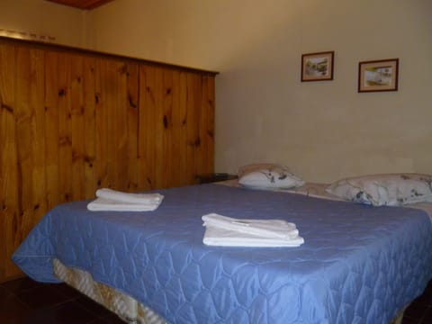 Minibar, WiFi, bed sheets