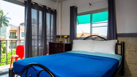 Standard Room | In-room safe, individually decorated, individually furnished, desk