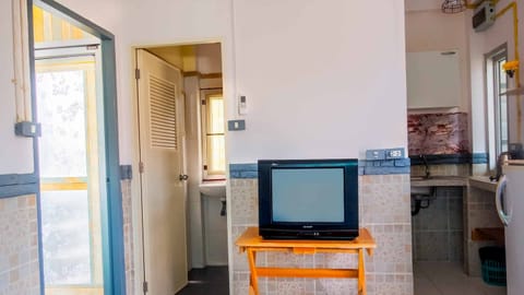 Standard Room | Living room | 21-inch TV with cable channels, books