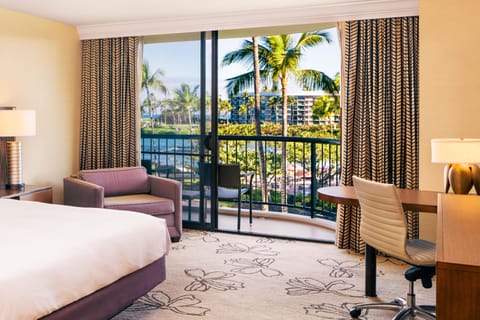 Makai Room, 1 King Bed, Ocean View | Premium bedding, in-room safe, laptop workspace, iron/ironing board