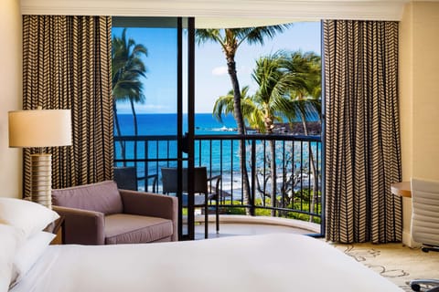 Makai Room, 1 King Bed, Ocean Front View | Premium bedding, in-room safe, laptop workspace, iron/ironing board