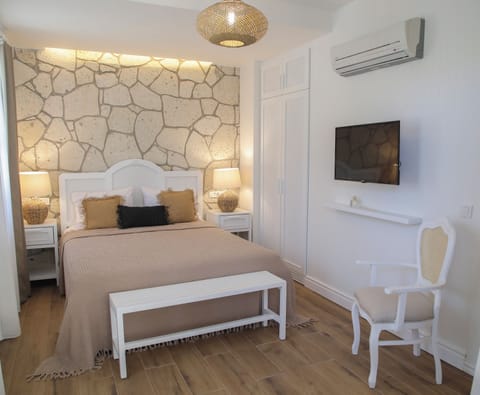 Deluxe Room, Garden Area | Minibar, free WiFi