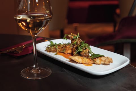 Breakfast and dinner served, British cuisine