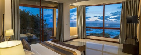 Suite Room with Panoramic Seaview | View from room