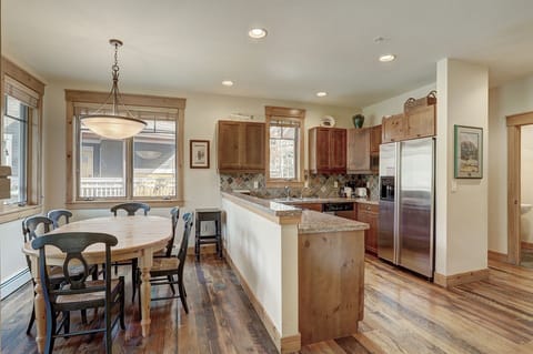 Townhome, 2 Bedrooms | Private kitchen | Full-size fridge, microwave, oven, stovetop