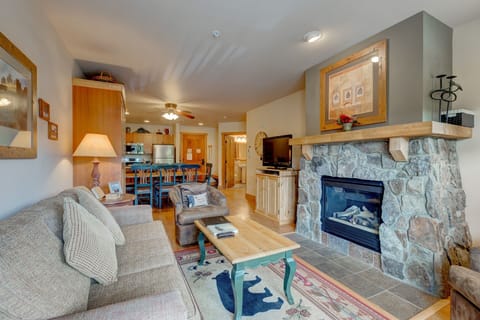 Condo, 2 Bedrooms | Living area | TV, DVD player