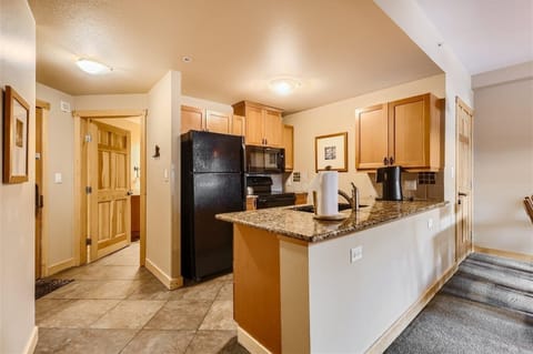 Condo, 2 Bedrooms | Private kitchen | Microwave, oven, coffee/tea maker