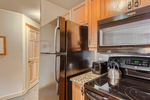 Condo, 2 Bedrooms | Private kitchen | Microwave, oven, coffee/tea maker