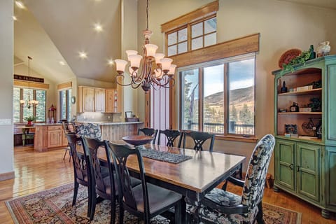 House, 6 Bedrooms | Dining