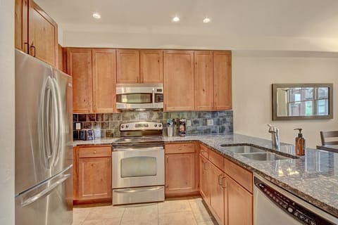 Townhome, 1 Bedroom | Private kitchen | Fridge, microwave, oven, dishwasher