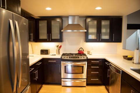 Townhome, 3 Bedrooms | Private kitchen | Fridge, microwave, oven, dishwasher