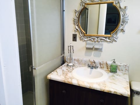 Superior Room, 1 King Bed | Bathroom sink