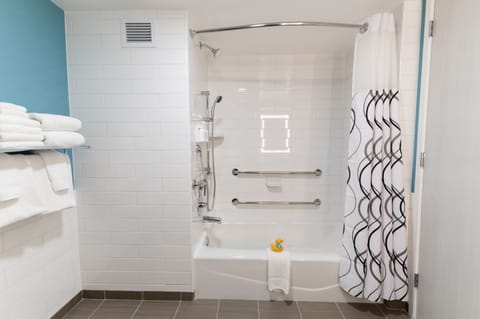 Combined shower/tub, eco-friendly toiletries, hair dryer, towels