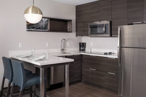 Suite, 1 Bedroom | Iron/ironing board, free cribs/infant beds, free WiFi, bed sheets