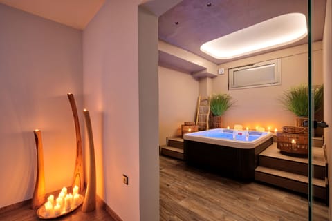 Indoor spa tub