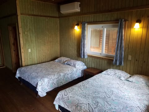 Deluxe Room, 2 Queen Beds, Ocean View | Bed sheets