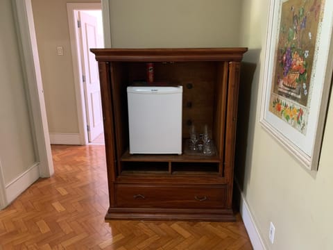 Standard Suite | Minibar, in-room safe, laptop workspace, blackout drapes