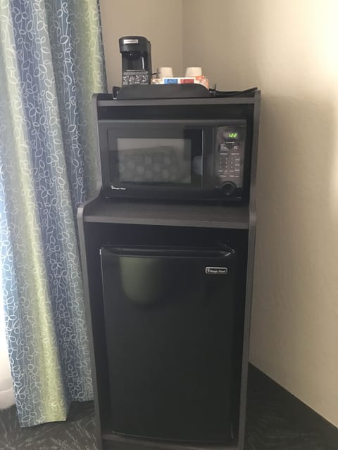 Fridge, microwave