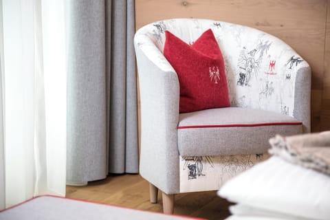 In-room safe, desk, blackout drapes, soundproofing