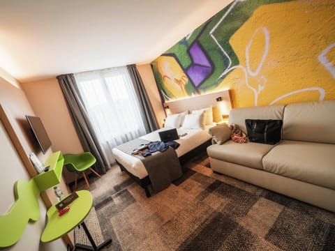 Standard Suite, 1 Double Bed with Sofa bed (Standard) | Premium bedding, in-room safe, desk, blackout drapes