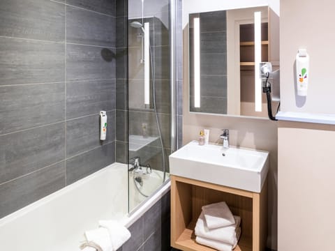 Standard Suite, 1 Double Bed with Sofa bed (Standard) | Bathroom | Eco-friendly toiletries, hair dryer, towels