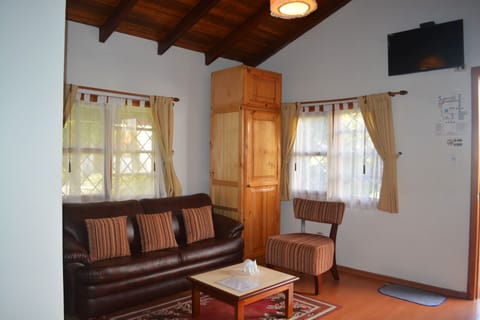 Executive Suite, 1 Double Bed, Garden View | Living room | 27-inch TV with cable channels