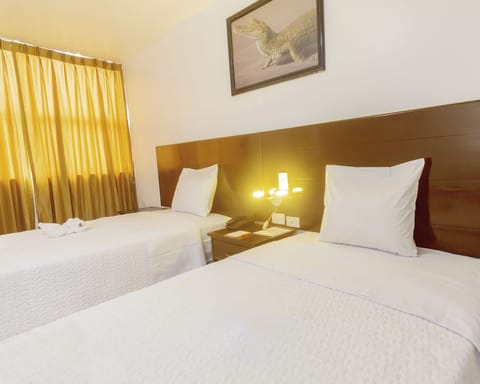 Twin Room, 2 Twin Beds | Minibar, in-room safe, free WiFi, bed sheets