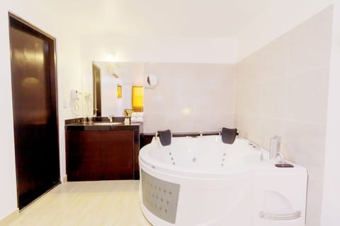 Junior Suite, 1 King Bed | Bathroom | Combined shower/tub, free toiletries, hair dryer, bidet