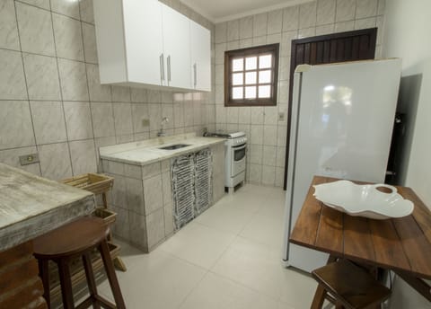 Chalet | Private kitchen | Fridge, cookware/dishes/utensils