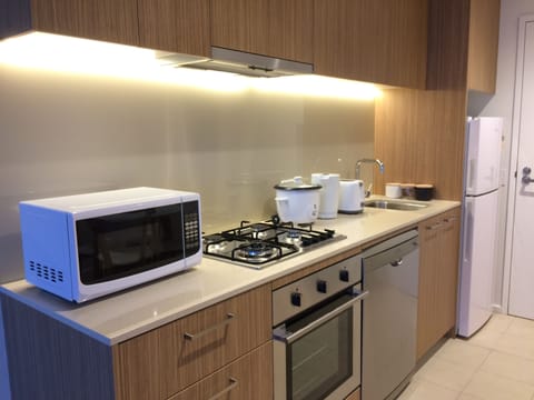 Apartment, 1 Bedroom (V213) | Private kitchen | Full-size fridge, microwave, oven, stovetop