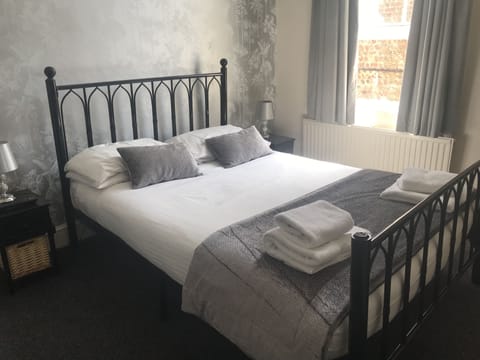 Double Room (Medium) | 1 bedroom, desk, iron/ironing board, free WiFi