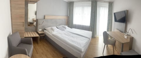 Double or Twin Room | In-room safe, desk, soundproofing, iron/ironing board