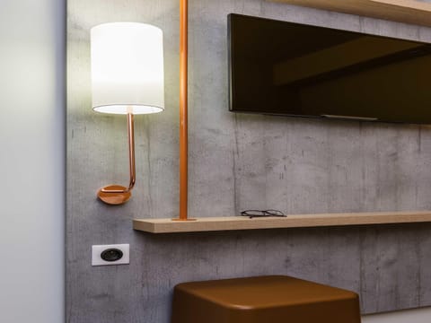 Soundproofing, free WiFi, bed sheets