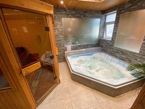 Indoor spa tub