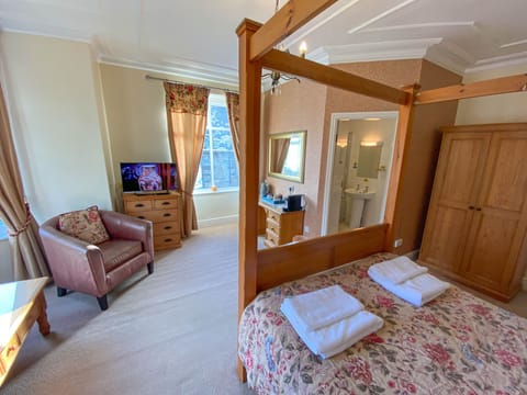 Double Room (Four Poster - Not Pet-Friendly) | Iron/ironing board, free WiFi, bed sheets