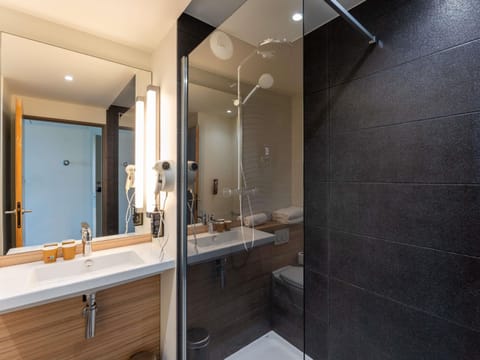 Soundproofing, free cribs/infant beds, free WiFi, bed sheets