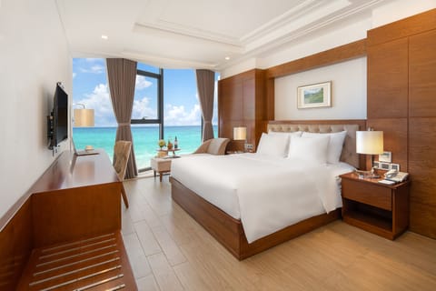 Premier Room, Sea Facing | Minibar, in-room safe, desk, blackout drapes