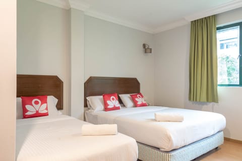 Deluxe Triple Room | Desk, iron/ironing board, free WiFi, bed sheets