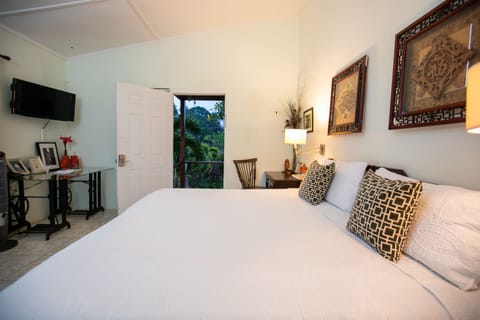 Superior Room, 1 King Bed, Refrigerator, Garden View | 1 bedroom, pillowtop beds, in-room safe, individually decorated