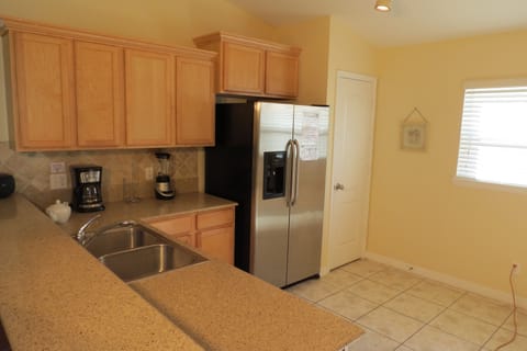 Standard House, 3 Bedrooms, Private Pool | Private kitchen | Fridge, microwave, oven, stovetop