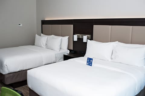 Premium bedding, in-room safe, desk, laptop workspace