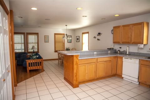 Cottage, 3 Bedrooms | Private kitchen | Full-size fridge, microwave, stovetop, coffee/tea maker