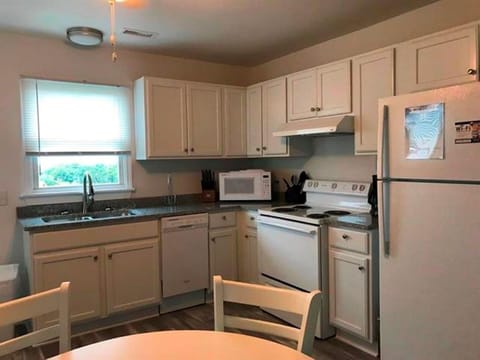 Cottage, 2 Bedrooms | Private kitchen | Full-size fridge, microwave, stovetop, dishwasher